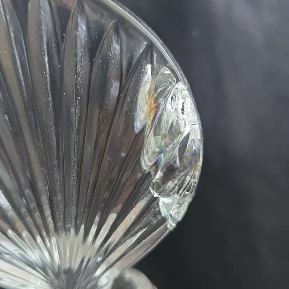 Elegant Clear Glass Perfume Bottle - Picture 4 of 4